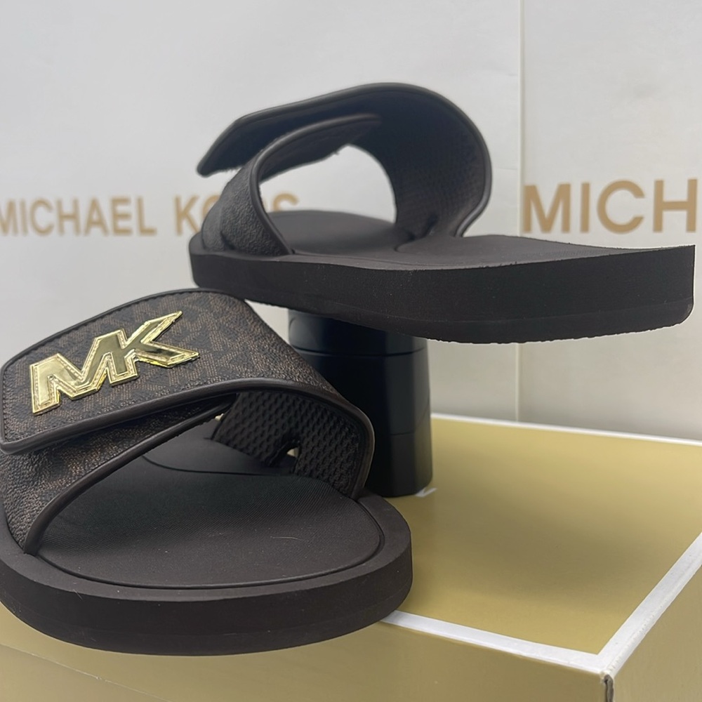 MICHAEL KORS Palmer Signature Logo Slide Sandal
Brown 
NWT - Picture 9 of 16